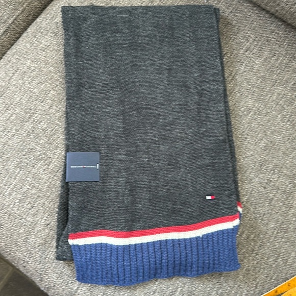 Tommy Hilfiger Men’s Cold Weather Charcoal Gray Scarf NWT - Picture 1 of 6